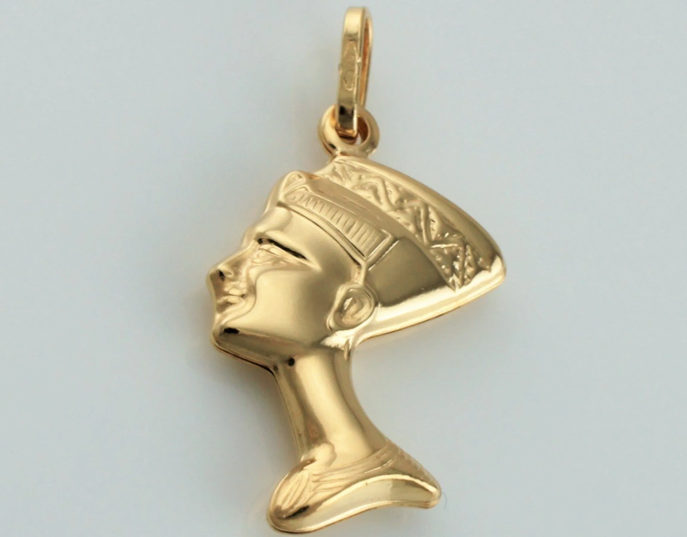 9ct Yellow Gold Egyptian Queen Nefertiti Pendant - Charm