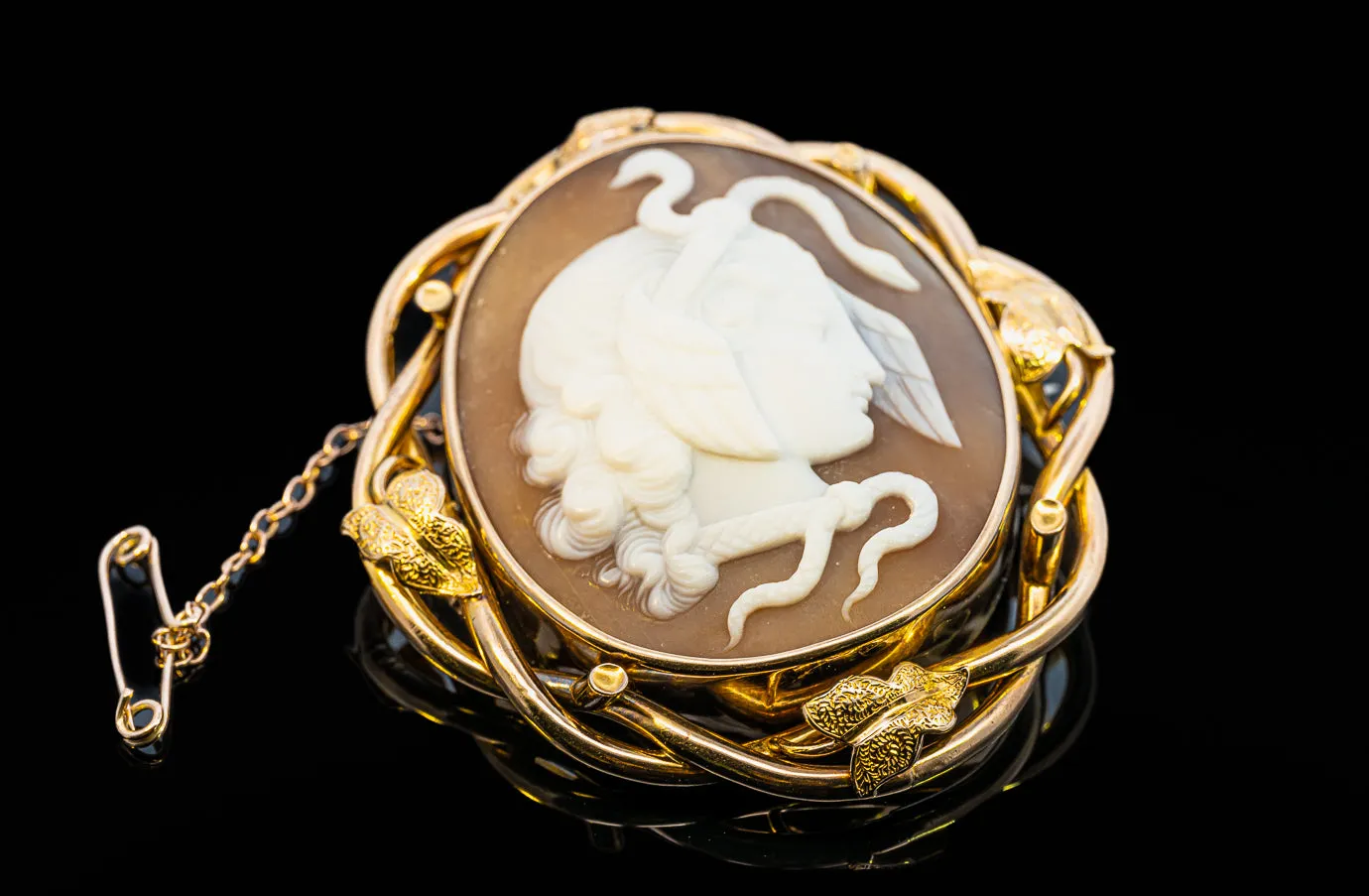 9ct Yellow Gold Shell Cameo Brooch featuring Medusa (Circa 1890)