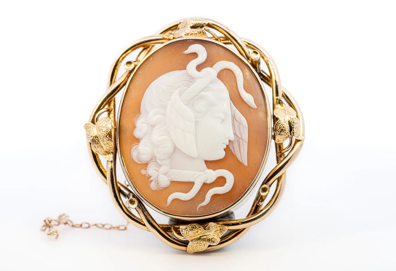 9ct Yellow Gold Shell Cameo Brooch featuring Medusa (Circa 1890)