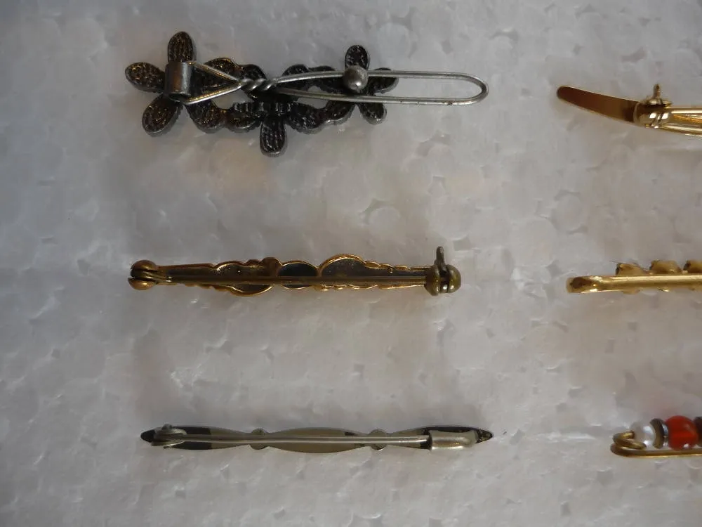 A Collection of 6 Costume Jewellery Bar Brooches and Clips