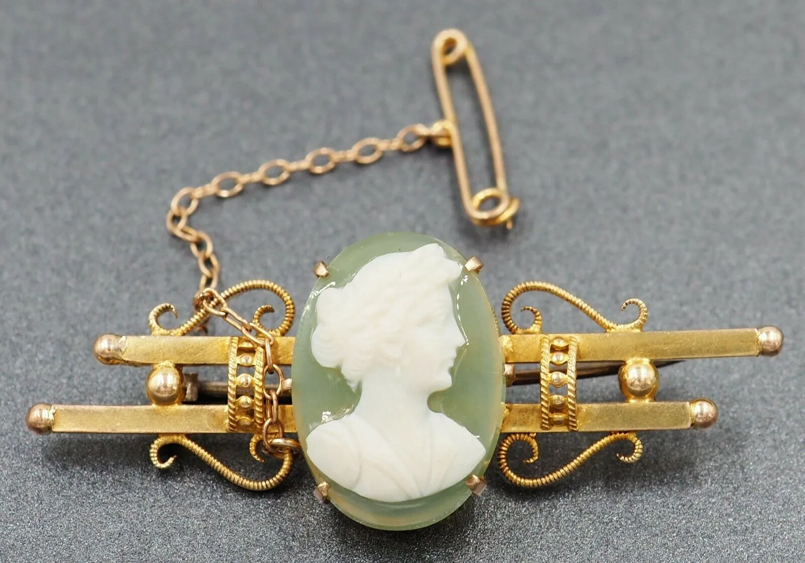 Agate Cameo & 9ct Yellow Gold Vintage Double Bar Brooch