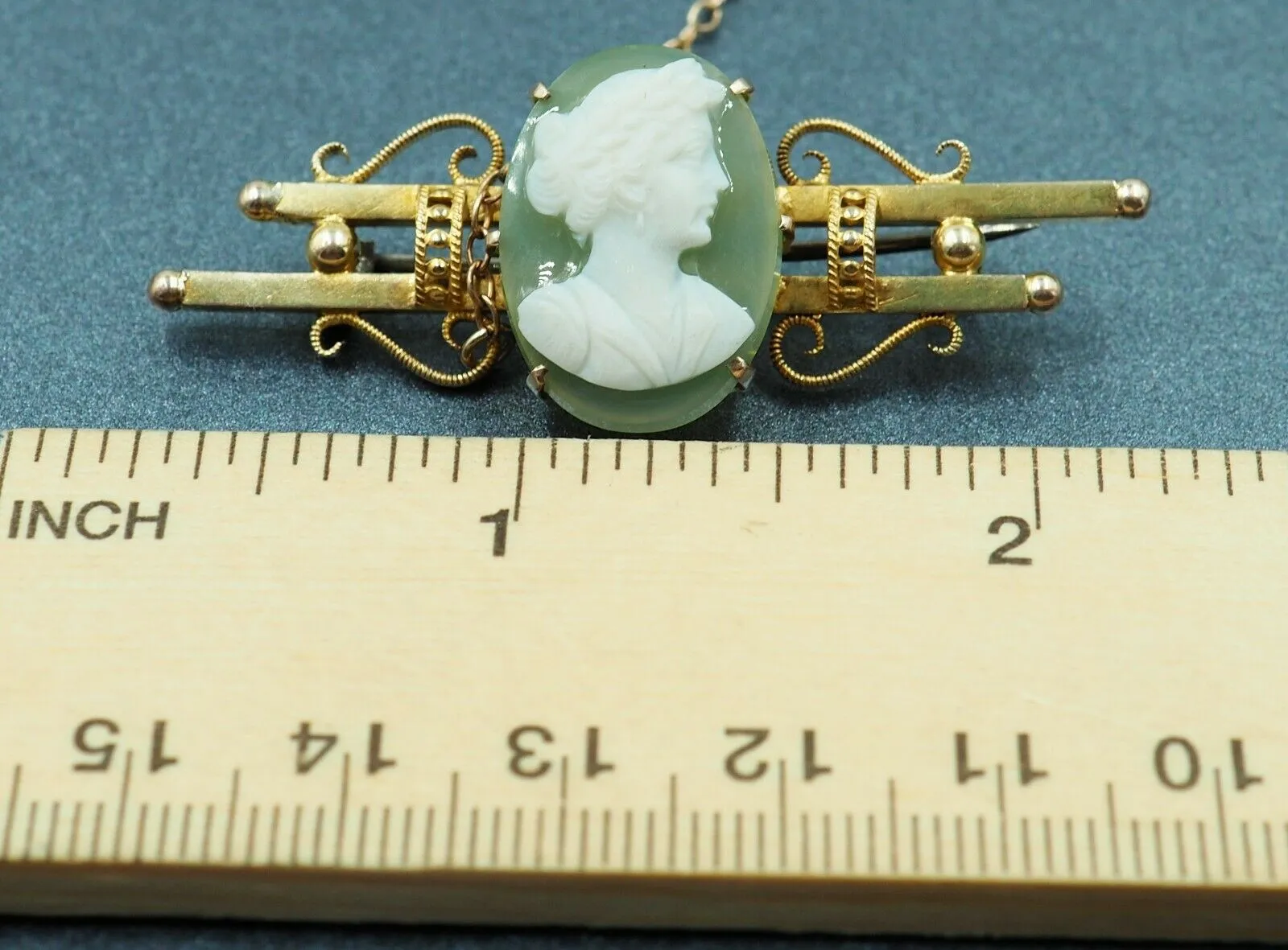 Agate Cameo & 9ct Yellow Gold Vintage Double Bar Brooch