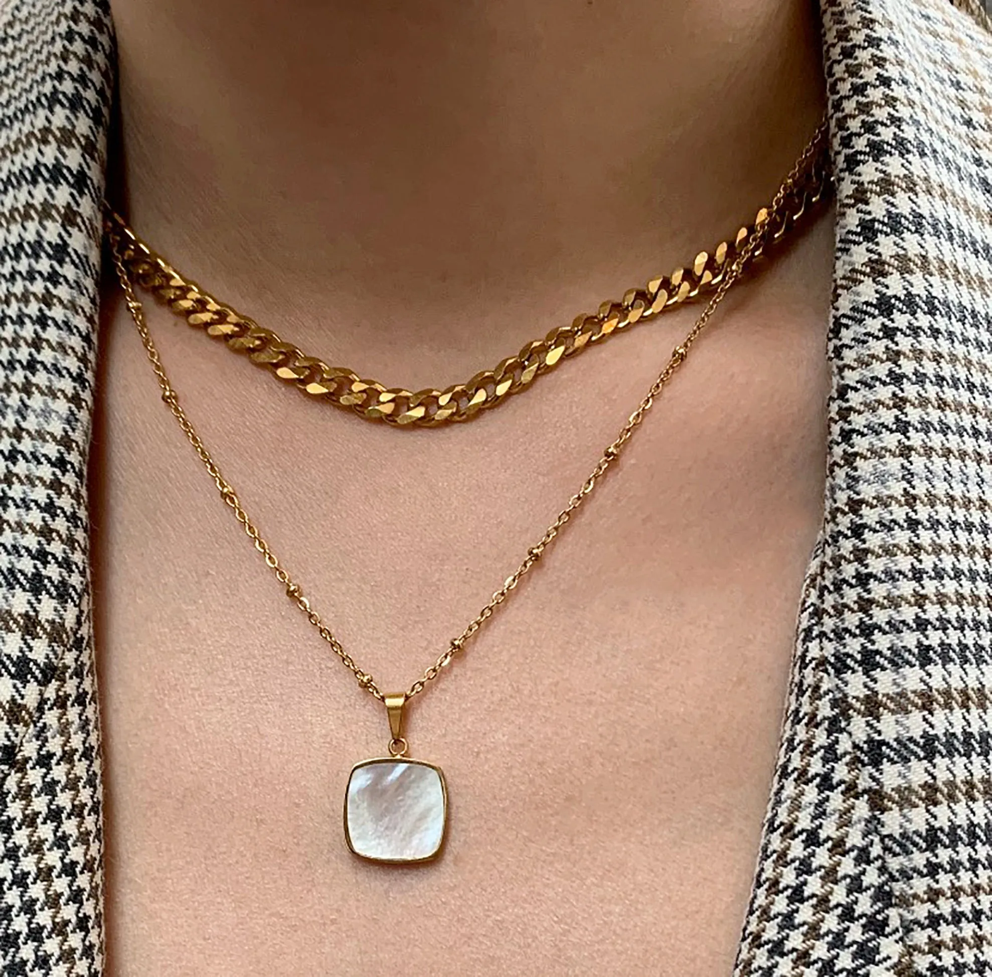 HERMI PEARL PENDANT NECKLACE