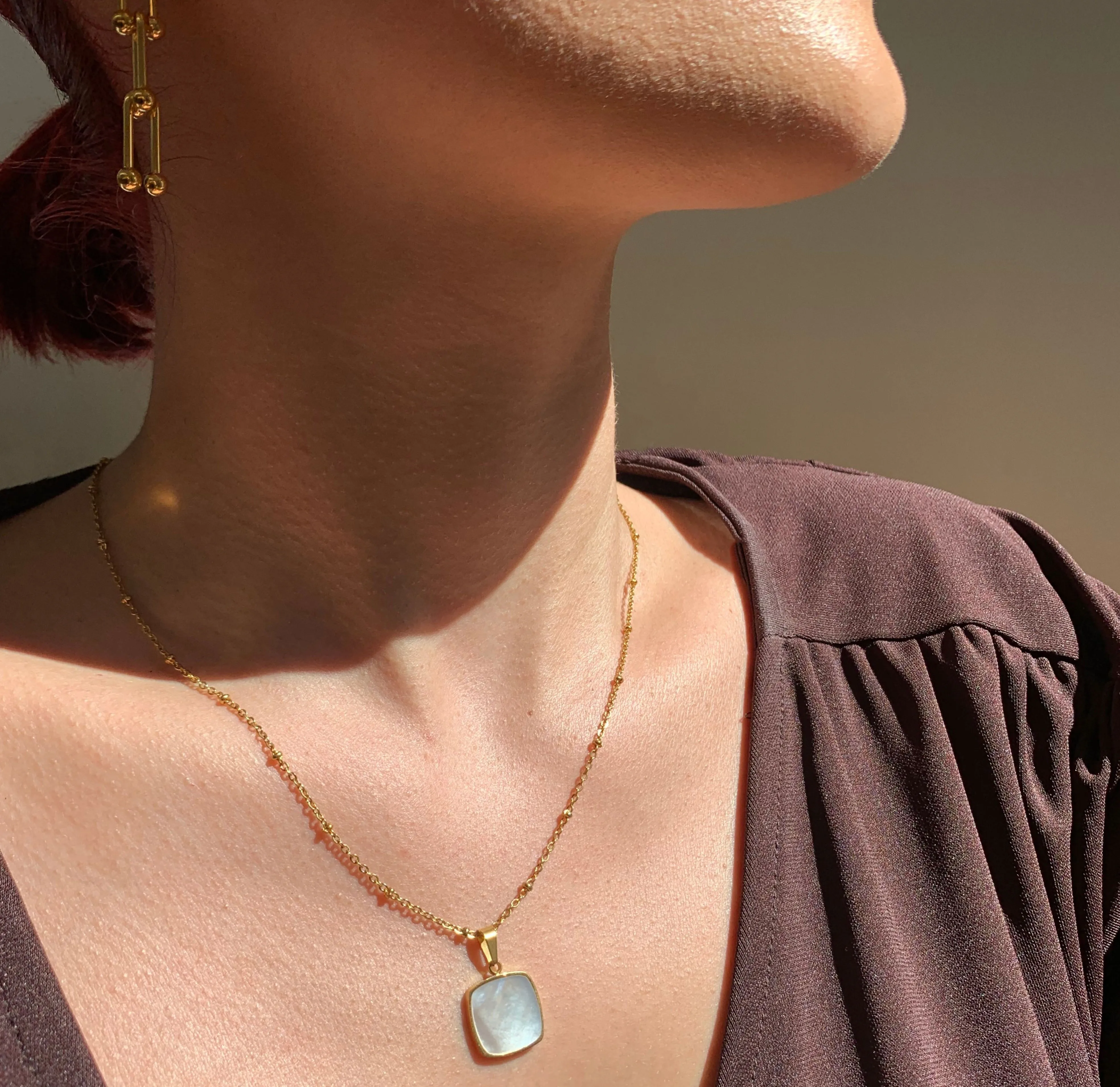 HERMI PEARL PENDANT NECKLACE