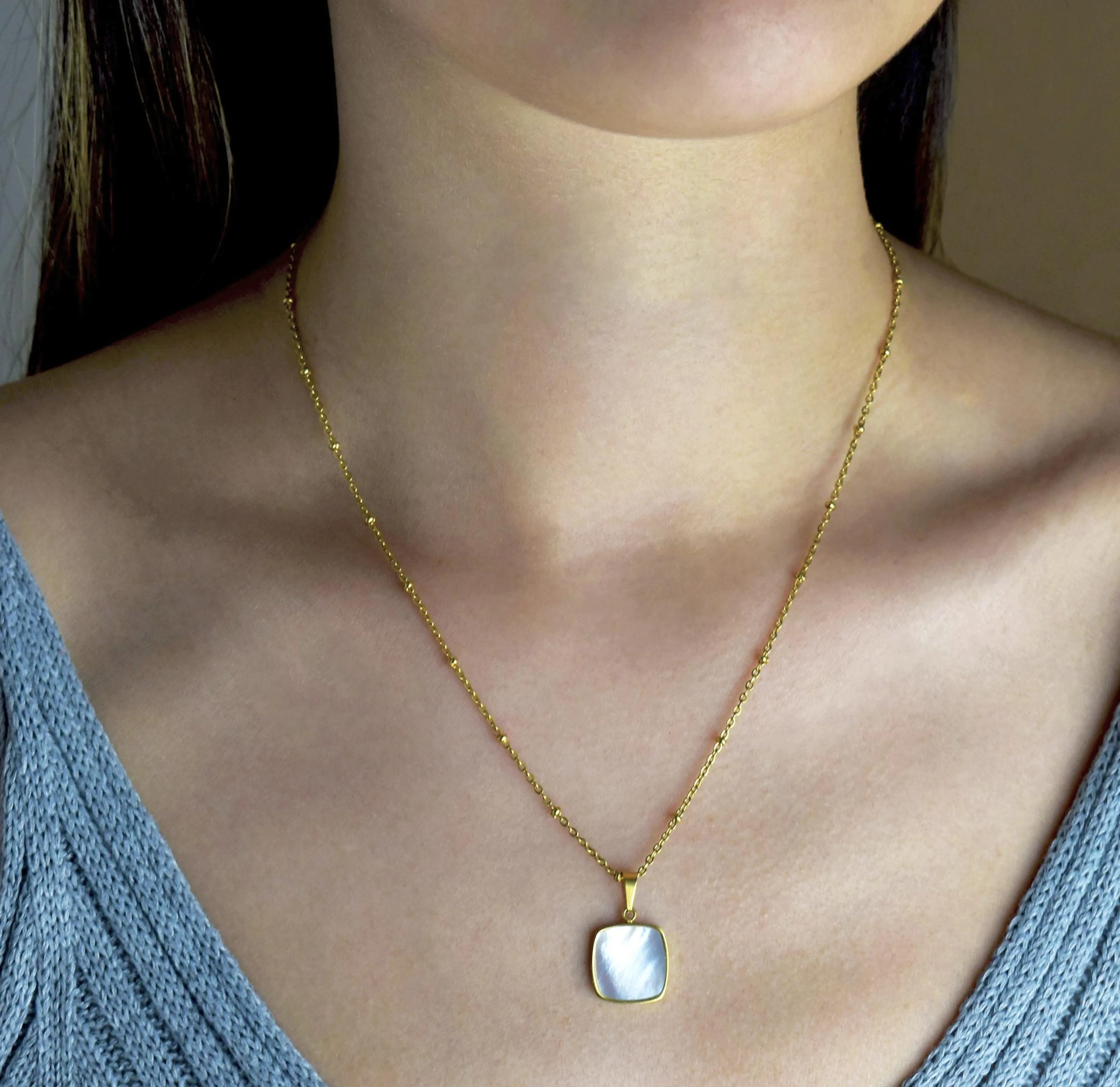 HERMI PEARL PENDANT NECKLACE