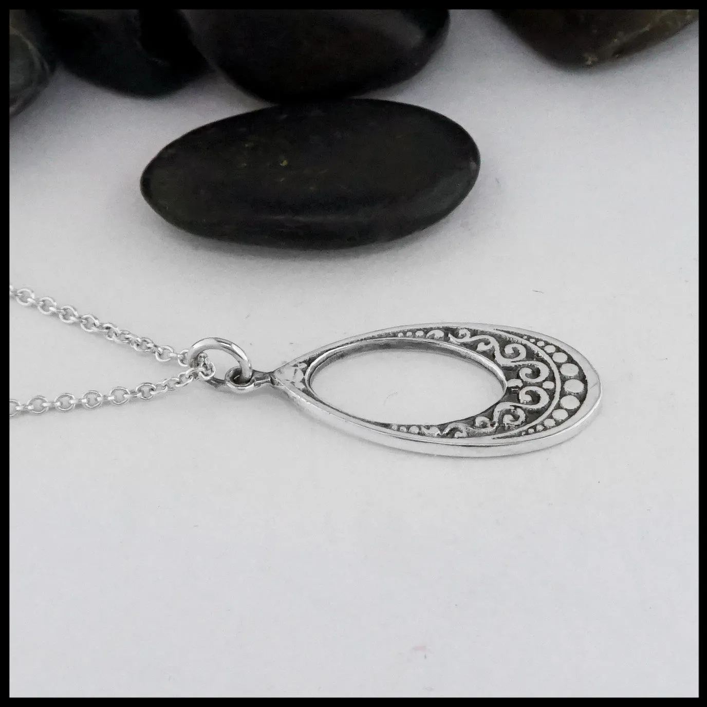 Moiraine's Ornate Teardrop Pendant