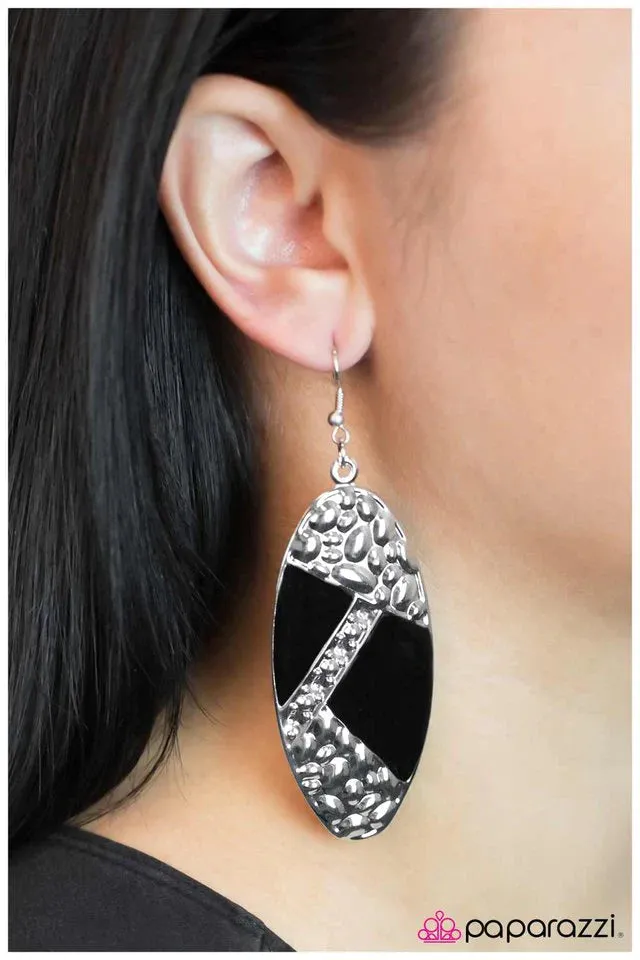 Paparazzi Earring ~ The Coast Is Clear! - Black