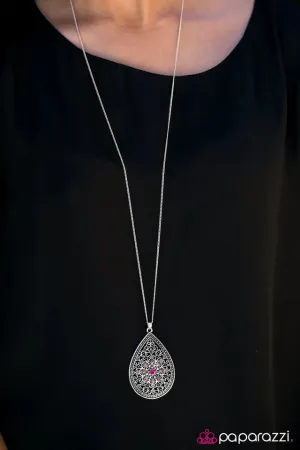 Paparazzi Necklace ~ QUEEN Me - Pink