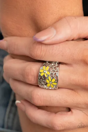 Paparazzi Ring ~ Clear as DAISY - Yellow