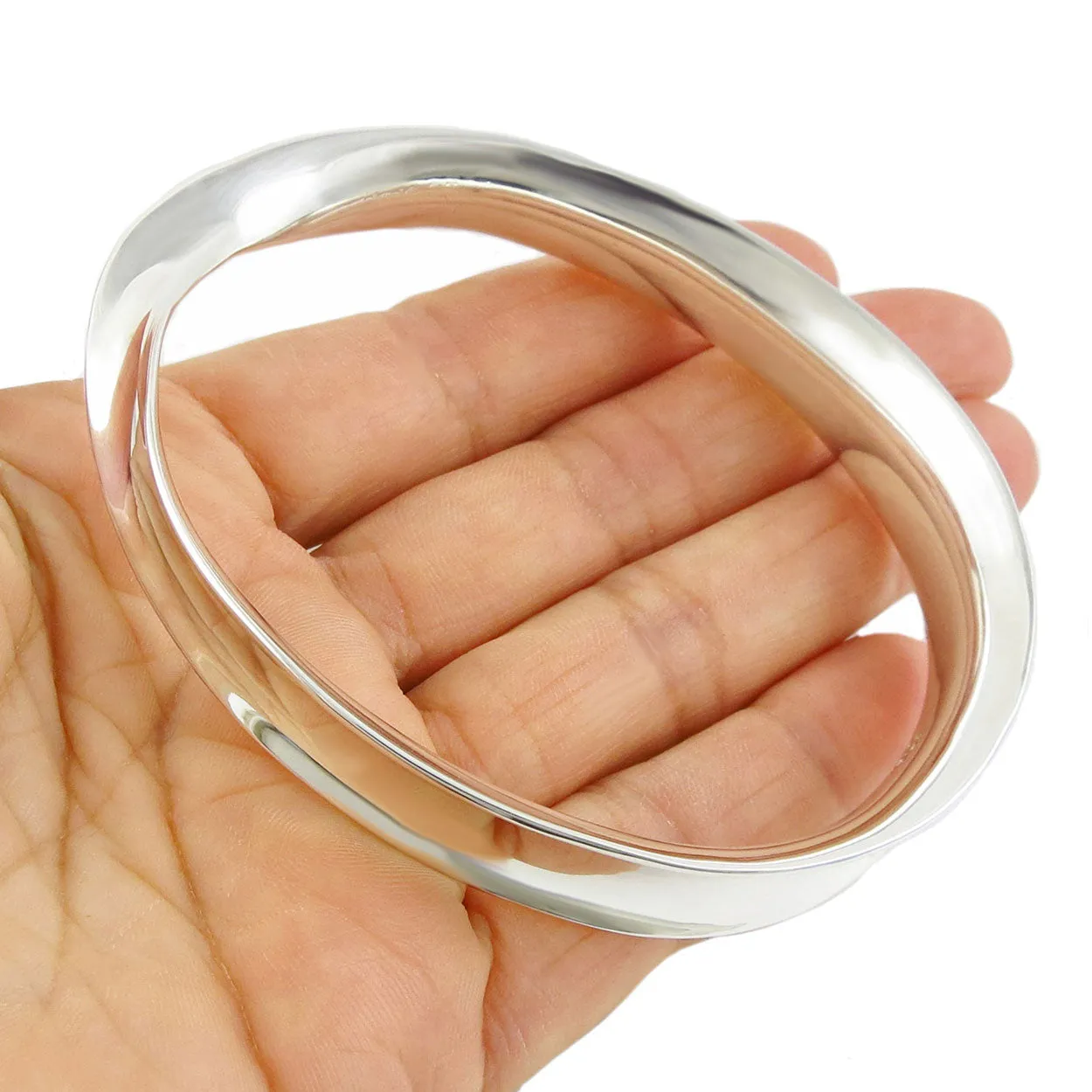 Wibe Sterling Silver Oval Moebius Bangle